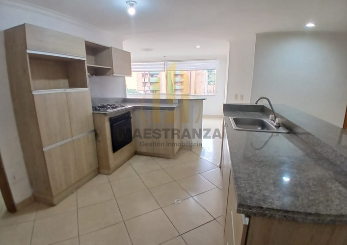 Apartamento de 3 alcobas en venta en Laureles, Medellín, 129 m² · foto 10 de 19