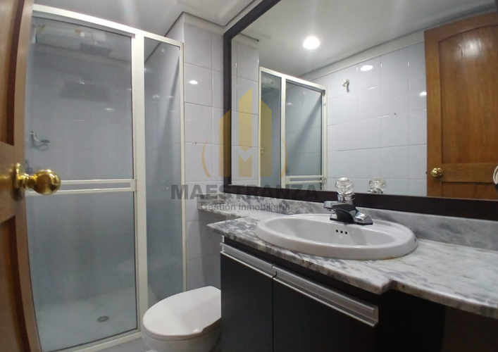 Apartamento de 3 alcobas en venta en Laureles, Medellín, 129 m² · foto 11 de 19