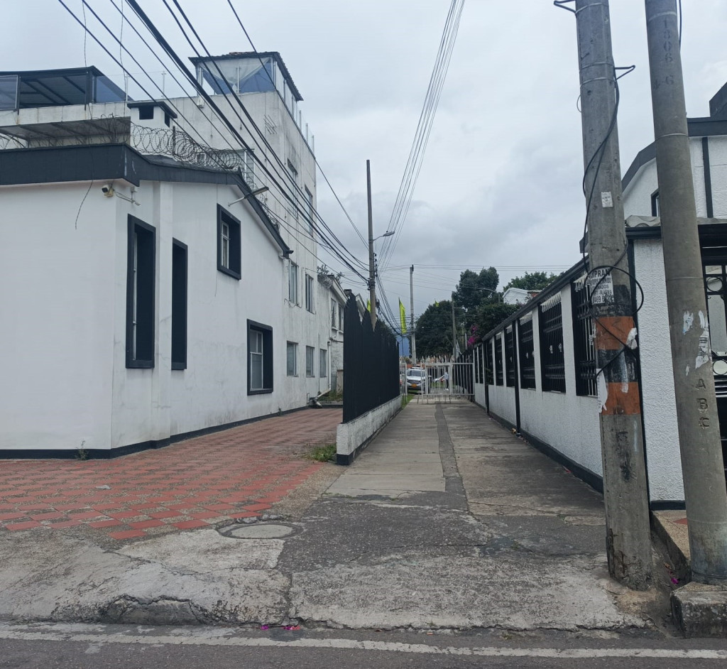 Casa en venta en Normandia, Bogotá · foto 2 de 24