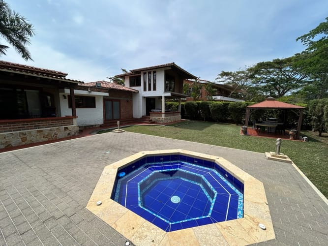 Casa de 4 alcobas en venta en Las Mercedes, Jamundí, 420 m² · foto 2 de 24