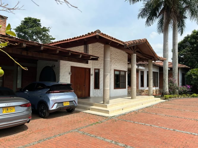 Casa de 4 alcobas en venta en Las Mercedes, Jamundí, 420 m² · foto 3 de 24