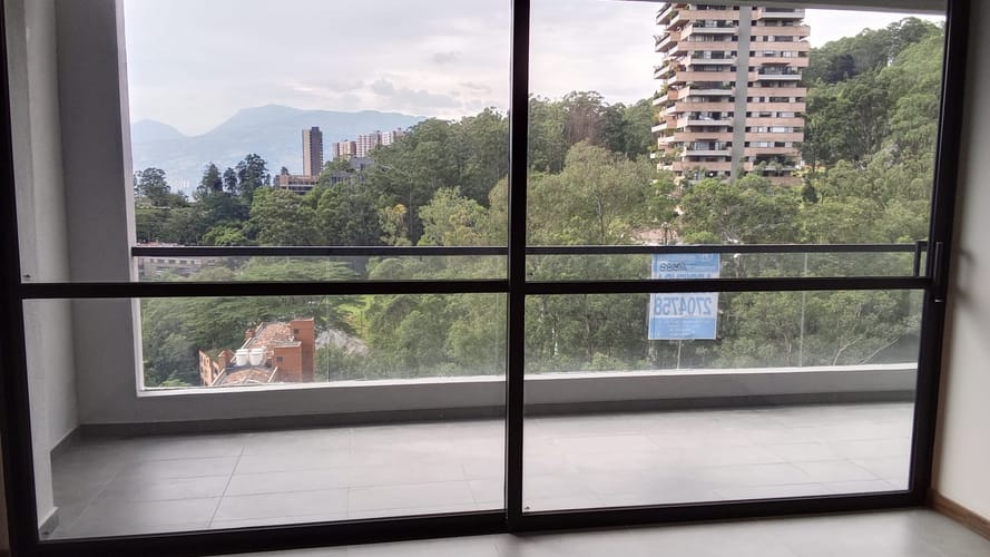 Apartamento de 2 alcobas en arriendo en El Poblado, Medellín, 85 m² · foto 2 de 24