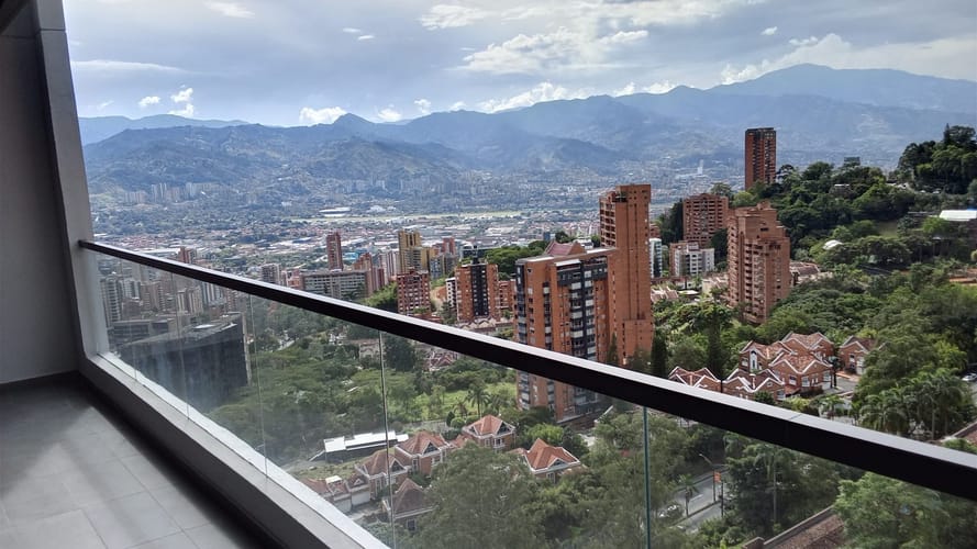 Apartamento de 2 alcobas en arriendo en El Poblado, Medellín, 85 m² · foto 4 de 24