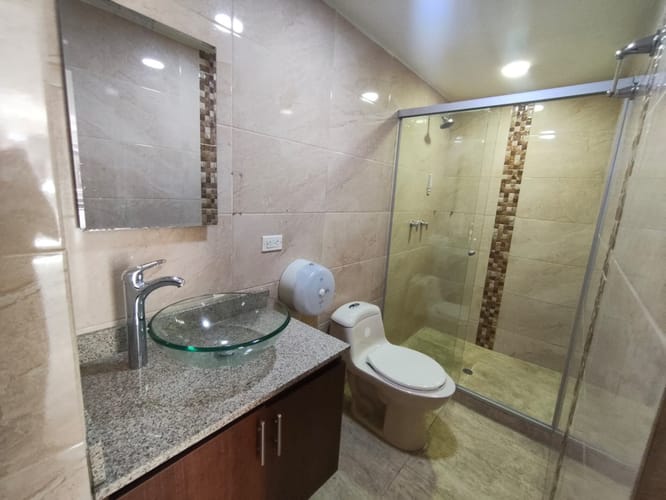 Local en arriendo en Los Colores, Medellín, 700 m² · foto 4 de 24