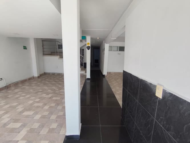 Local en arriendo en Los Colores, Medellín, 700 m² · foto 11 de 24