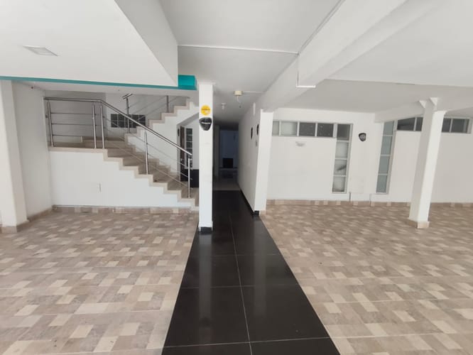 Local en arriendo en Los Colores, Medellín, 700 m² · foto 12 de 24