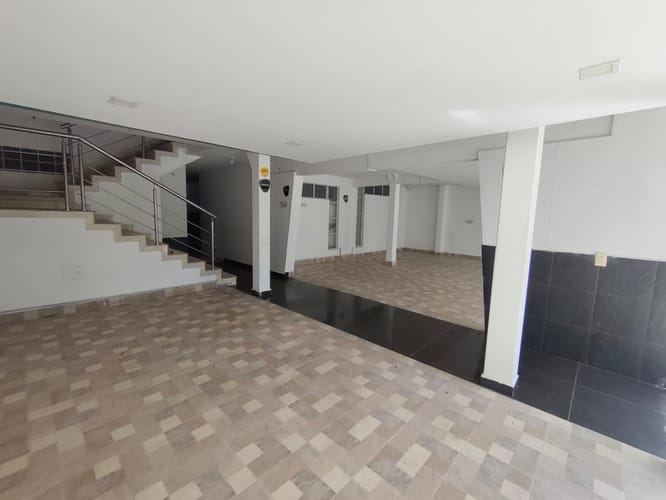 Local en arriendo en Los Colores, Medellín, 700 m² · foto 18 de 24