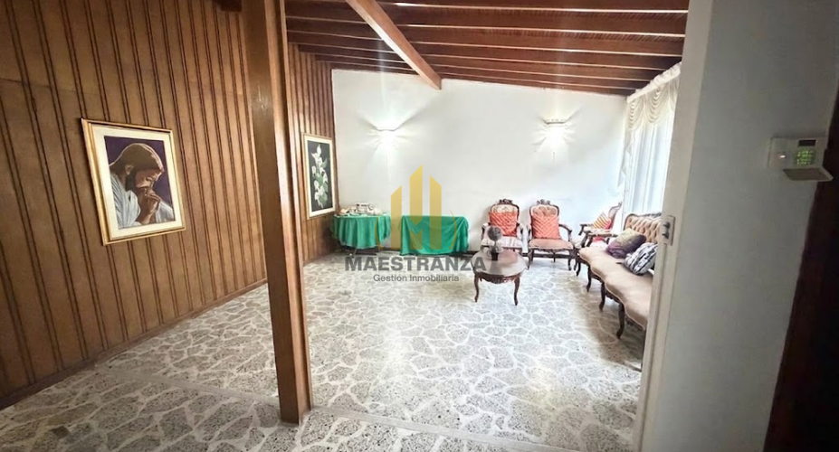 Casa de 4 alcobas en arriendo en El Nogal-Los Almendros, Medellín, 370 m² · foto 2 de 24