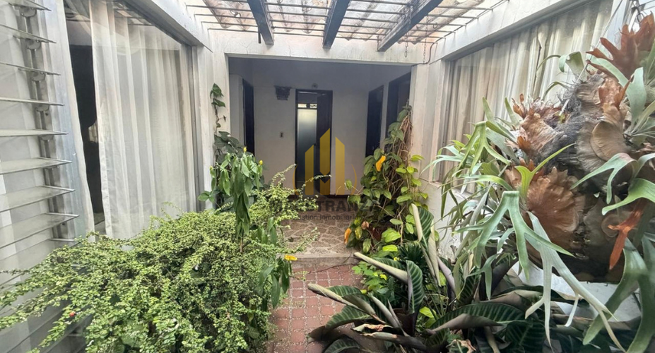Casa de 4 alcobas en arriendo en El Nogal-Los Almendros, Medellín, 370 m² · foto 20 de 24