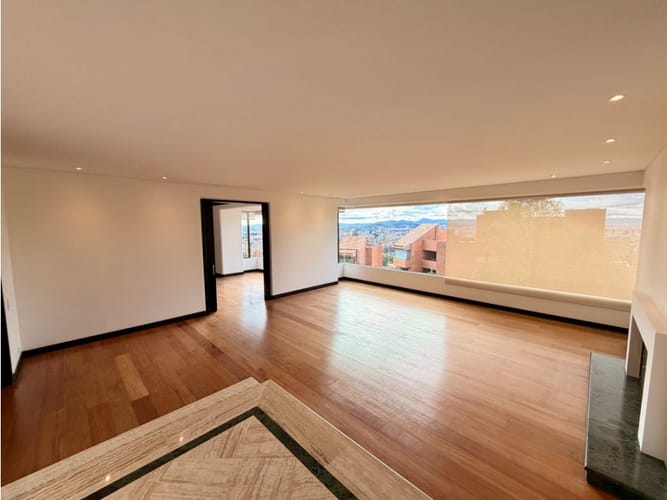 Apartamento de 3 alcobas en arriendo en El Refugio, Bogotá, 405 m² · foto 1 de 24