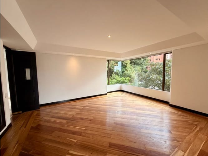 Apartamento de 3 alcobas en arriendo en El Refugio, Bogotá, 405 m² · foto 3 de 24
