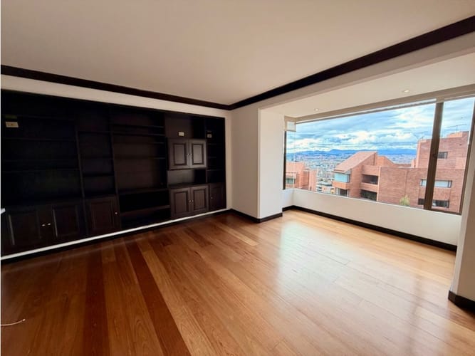Apartamento de 3 alcobas en arriendo en El Refugio, Bogotá, 405 m² · foto 4 de 24