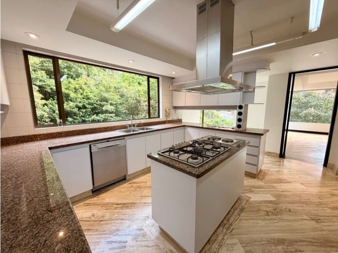 Apartamento de 3 alcobas en arriendo en El Refugio, Bogotá, 405 m² · foto 8 de 24