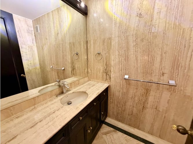 Apartamento de 3 alcobas en arriendo en El Refugio, Bogotá, 405 m² · foto 9 de 24