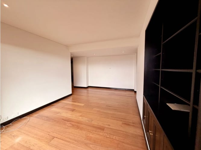 Apartamento de 3 alcobas en arriendo en El Refugio, Bogotá, 405 m² · foto 11 de 24