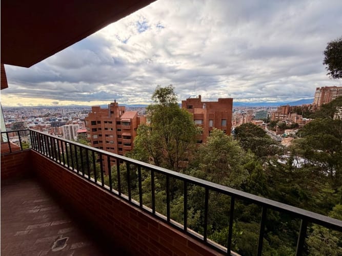 Apartamento de 3 alcobas en arriendo en El Refugio, Bogotá, 405 m² · foto 12 de 24
