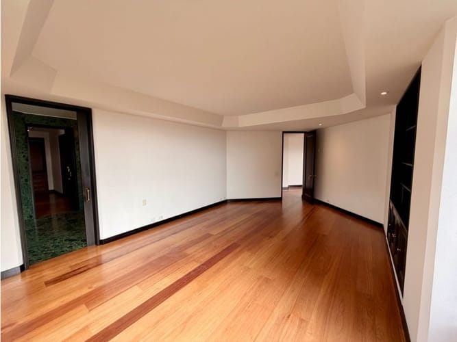 Apartamento de 3 alcobas en arriendo en El Refugio, Bogotá, 405 m² · foto 13 de 24