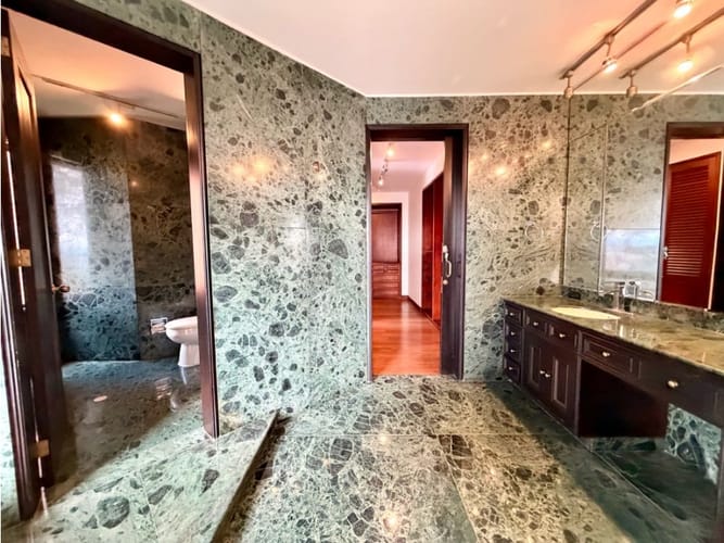 Apartamento de 3 alcobas en arriendo en El Refugio, Bogotá, 405 m² · foto 16 de 24