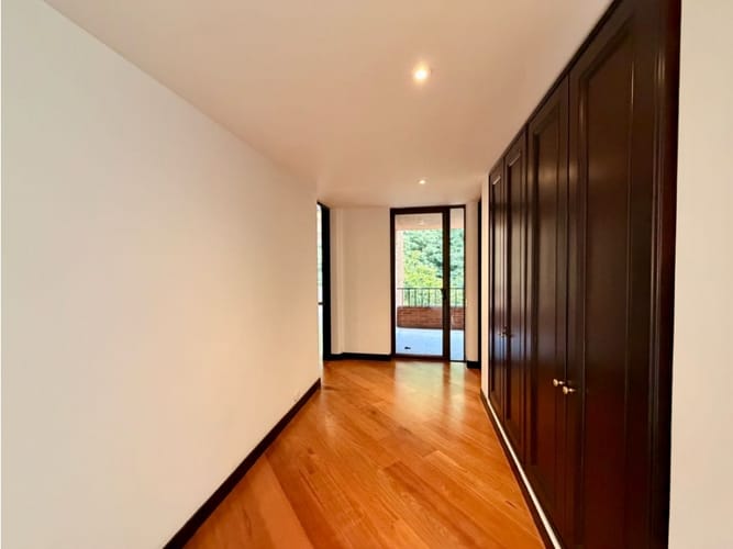 Apartamento de 3 alcobas en arriendo en El Refugio, Bogotá, 405 m² · foto 18 de 24