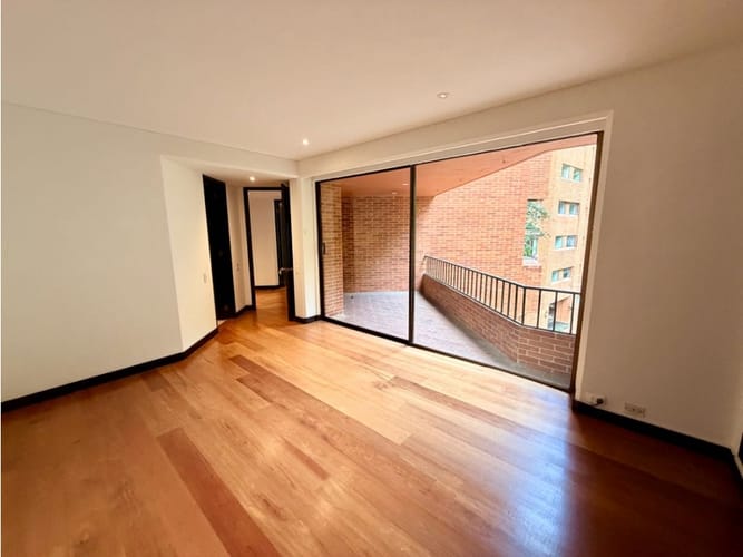 Apartamento de 3 alcobas en arriendo en El Refugio, Bogotá, 405 m² · foto 19 de 24