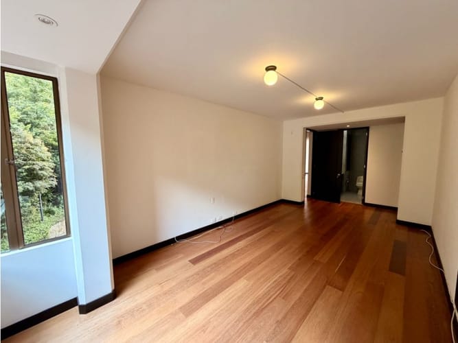 Apartamento de 3 alcobas en arriendo en El Refugio, Bogotá, 405 m² · foto 22 de 24