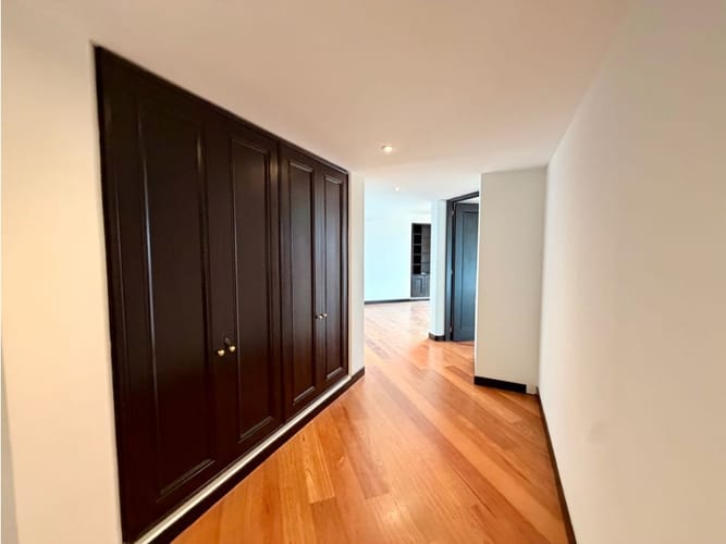 Apartamento de 3 alcobas en arriendo en El Refugio, Bogotá, 405 m² · foto 24 de 24