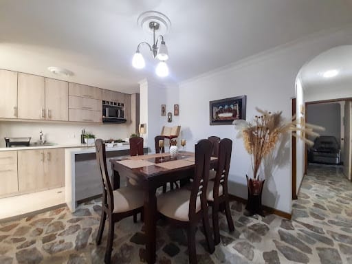 Apartamento de 3 alcobas en venta en Laureles, Medellín, 99 m² · foto 2 de 13