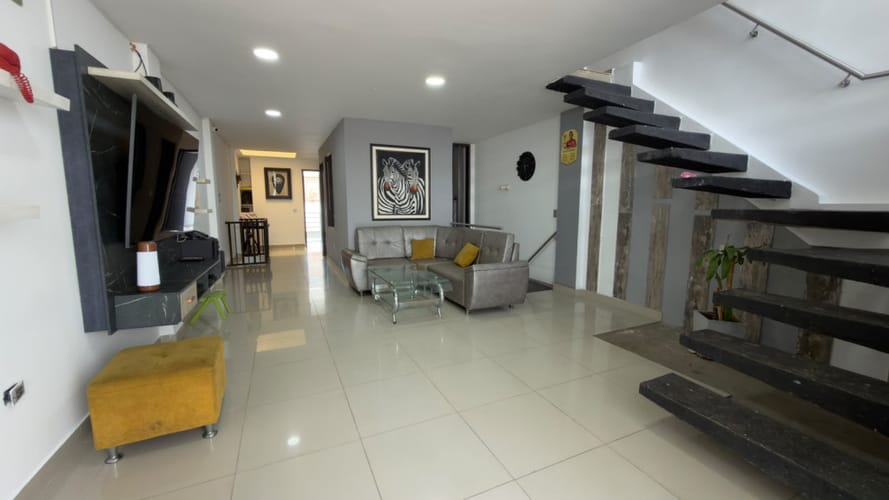 Casa de 5 alcobas en venta en Chaparral, Los Patios, 341 m² · foto 3 de 24