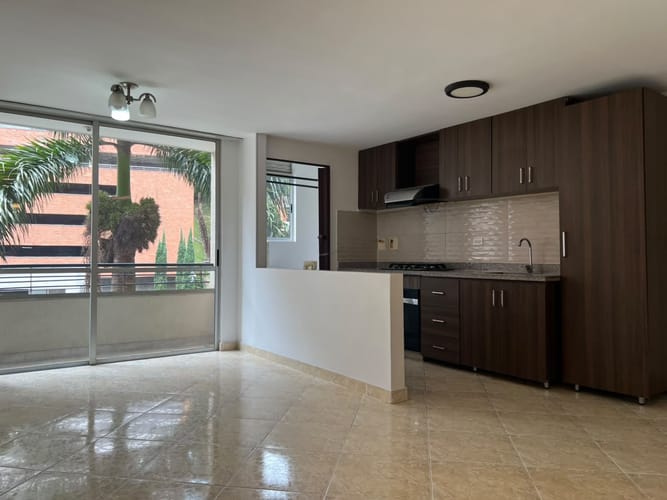Apartamento de 3 alcobas en arriendo en La Inmaculada, Envigado, 70 m² · foto 3 de 15