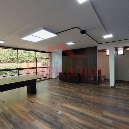 Oficina en arriendo en Conquistadores, Medellín, 45 m² · foto 2 de 8
