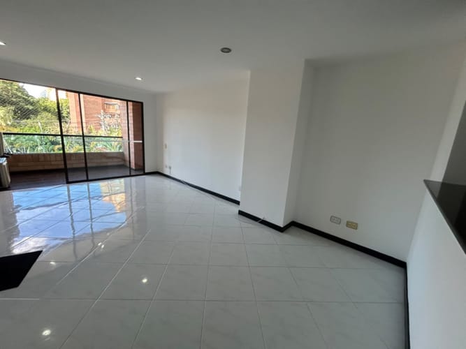 Apartamento de 3 alcobas en arriendo en El Portal, Envigado, 110 m² · foto 2 de 21