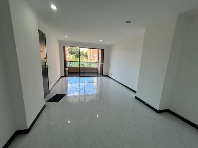 Apartamento de 3 alcobas en arriendo en El Portal, Envigado, 110 m² · foto 3 de 21