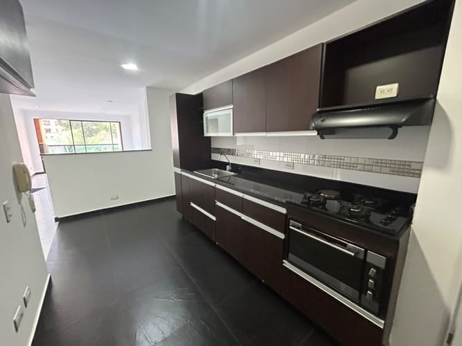 Apartamento de 3 alcobas en arriendo en El Portal, Envigado, 110 m² · foto 9 de 21