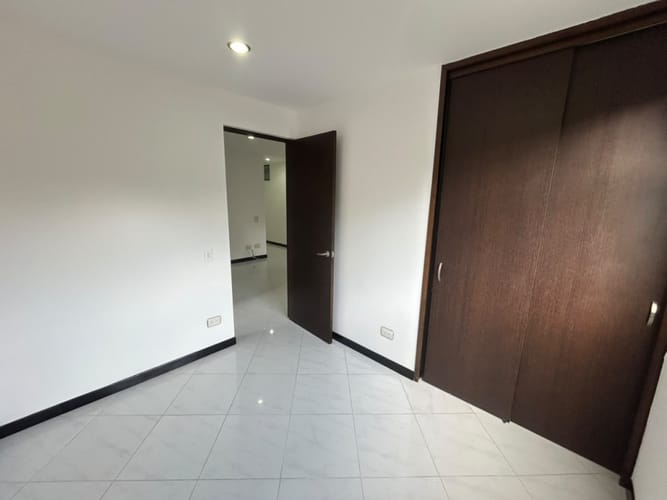 Apartamento de 3 alcobas en arriendo en El Portal, Envigado, 110 m² · foto 18 de 21