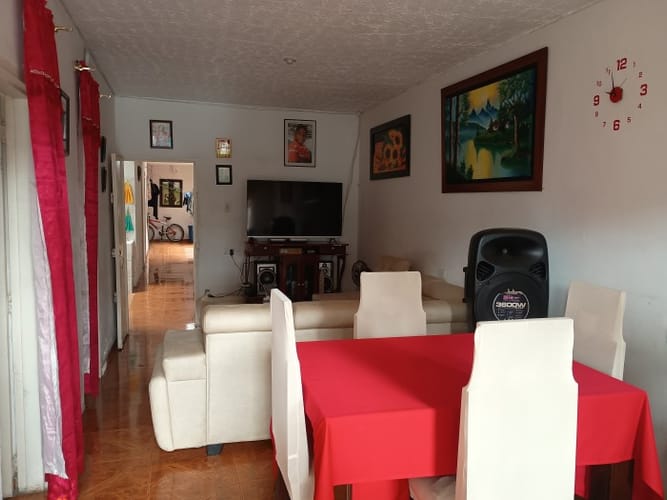 Casa de 10 alcobas en venta en Nueva Floresta Del Ict, Cali, 370 m² · foto 2 de 24