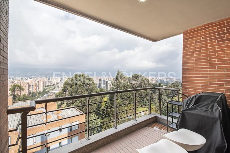 Apartamento de 4 alcobas en venta en Cerros De Suba, Bogotá, 222 m² · foto 2 de 20