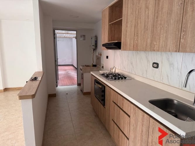 Apartamento de 3 alcobas en arriendo en Patio Bonito, Medellín, 107 m² · foto 2 de 24