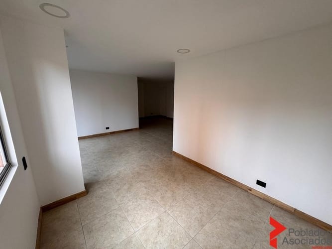 Apartamento de 3 alcobas en arriendo en Patio Bonito, Medellín, 107 m² · foto 8 de 24