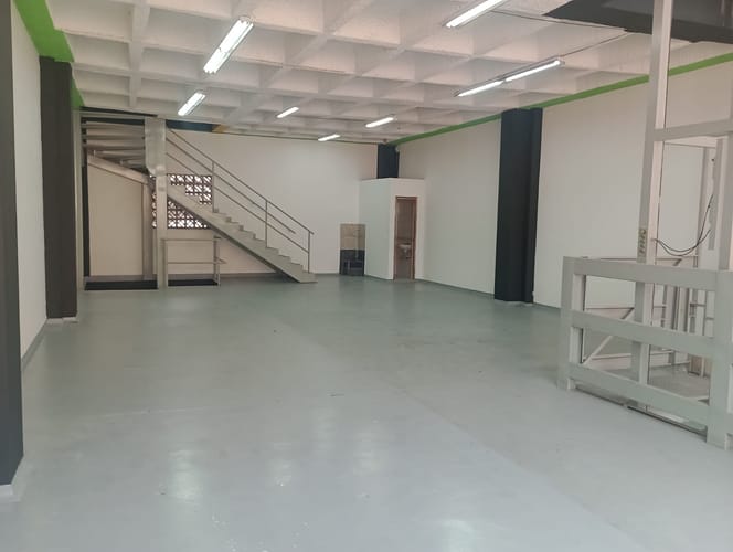 Bodega en venta en El Poblado, Medellín, 380 m² · foto 4 de 9