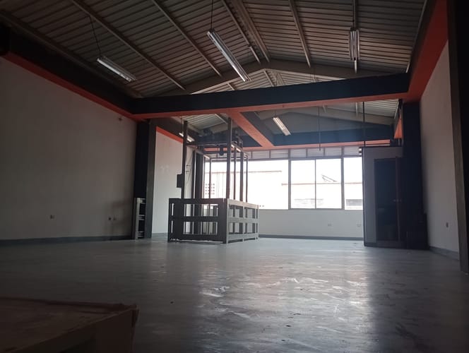 Bodega en venta en El Poblado, Medellín, 380 m² · foto 5 de 9