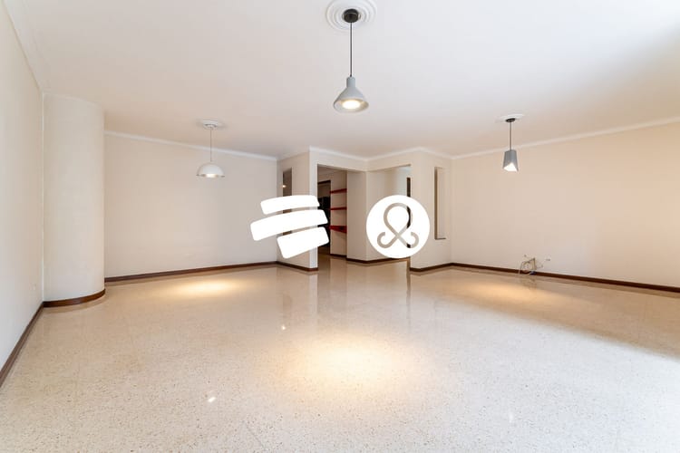 Apartamento de 3 alcobas en venta en Laureles, Medellín, 145 m² · foto 3 de 18