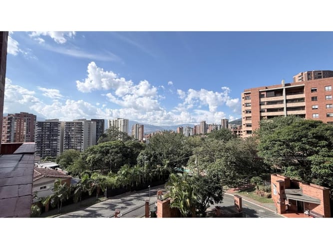 Apartamento de 3 alcobas en venta en Los Balsos, Medellín, 167 m² · foto 3 de 24