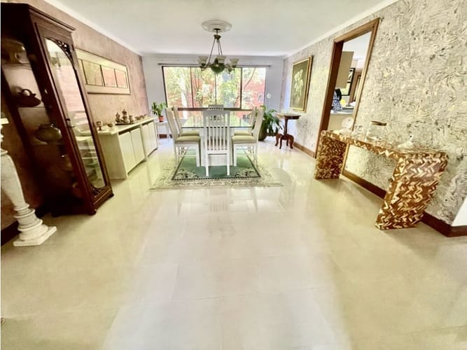 Apartamento de 3 alcobas en venta en Lalinde, Medellín, 226 m² · foto 6 de 19