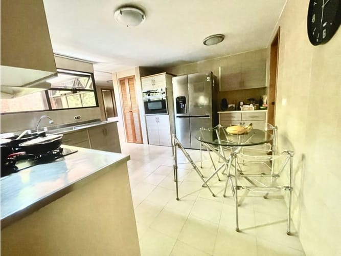 Apartamento de 3 alcobas en venta en Lalinde, Medellín, 226 m² · foto 7 de 19