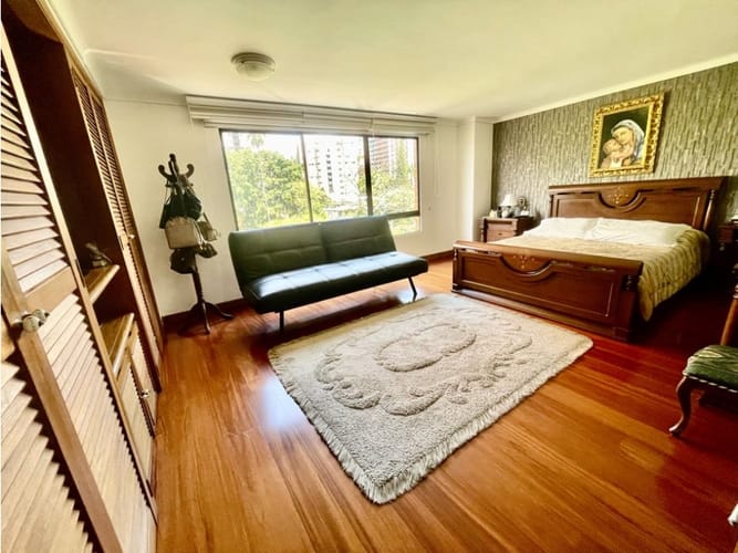 Apartamento de 3 alcobas en venta en Lalinde, Medellín, 226 m² · foto 8 de 19