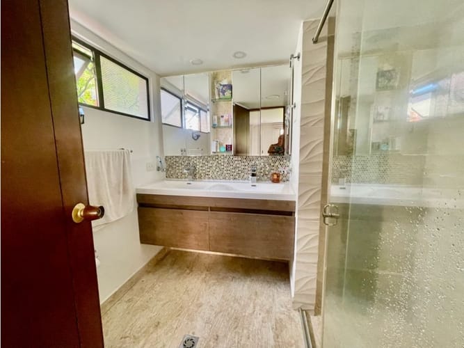 Apartamento de 3 alcobas en venta en Lalinde, Medellín, 226 m² · foto 9 de 19