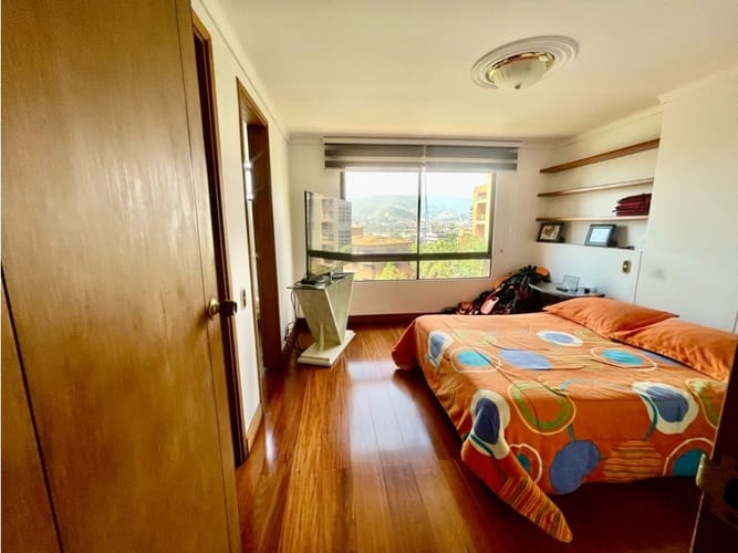 Apartamento de 3 alcobas en venta en Lalinde, Medellín, 226 m² · foto 10 de 19