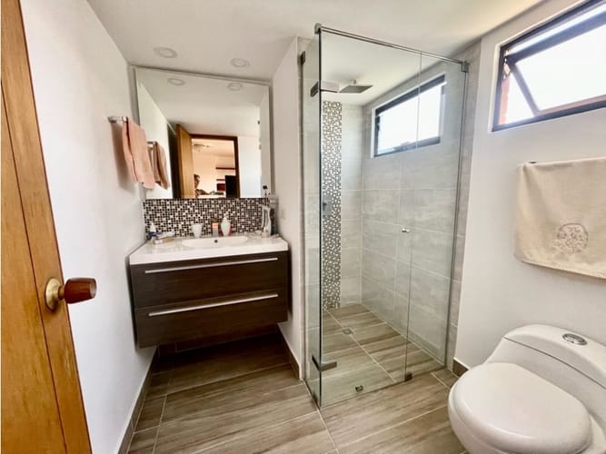Apartamento de 3 alcobas en venta en Lalinde, Medellín, 226 m² · foto 11 de 19