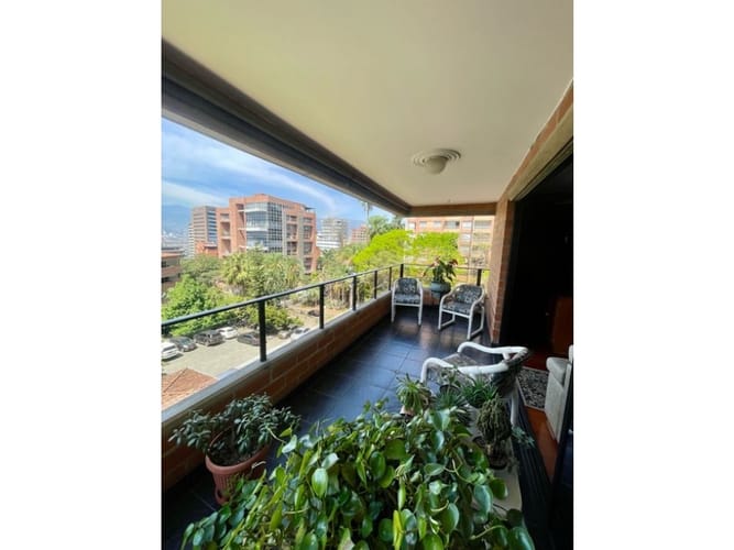 Apartamento de 3 alcobas en venta en Lalinde, Medellín, 226 m² · foto 16 de 19