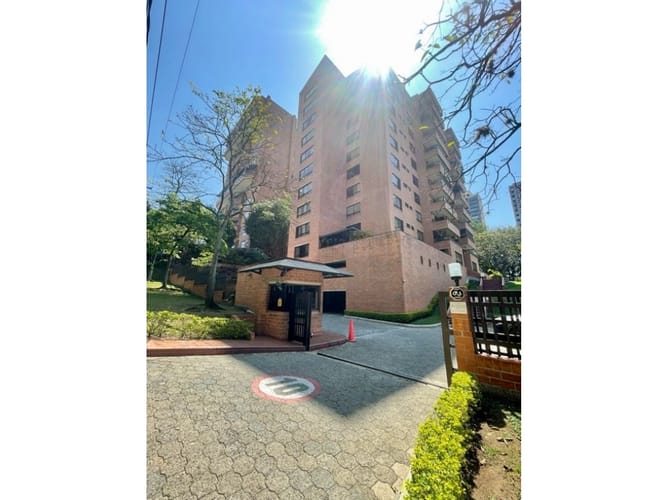 Apartamento de 3 alcobas en venta en Lalinde, Medellín, 226 m² · foto 18 de 19